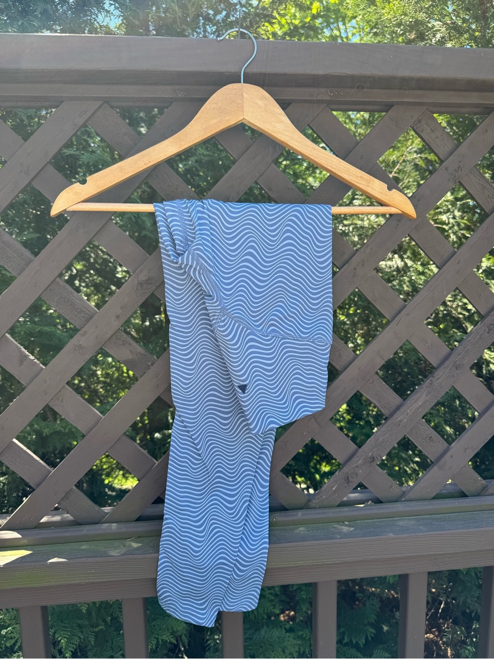 Blue Wavy-Print Leggings